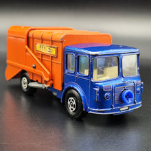 Load image into Gallery viewer, Matchbox 1973 Refuse Truck K-7 Blue/Orange Super Kings
