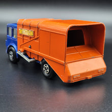 Load image into Gallery viewer, Matchbox 1973 Refuse Truck K-7 Blue/Orange Super Kings
