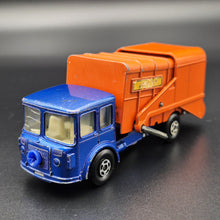Load image into Gallery viewer, Matchbox 1973 Refuse Truck K-7 Blue/Orange Super Kings
