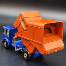 Load image into Gallery viewer, Matchbox 1973 Refuse Truck K-7 Blue/Orange Super Kings
