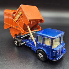 Load image into Gallery viewer, Matchbox 1973 Refuse Truck K-7 Blue/Orange Super Kings
