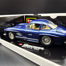 Load image into Gallery viewer, Bburago Mercedes-Benz 300 SL (1954) Gullwing Blue #3013 1:18 Die Cast Car
