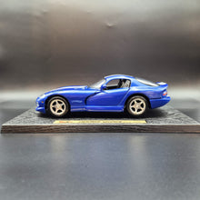 Load image into Gallery viewer, Maisto 1996 Dodge Viper GTS Coupe Blue #31832 1:18 Special Edition Die Cast Car
