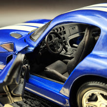 Load image into Gallery viewer, Maisto 1996 Dodge Viper GTS Coupe Blue #31832 1:18 Special Edition Die Cast Car
