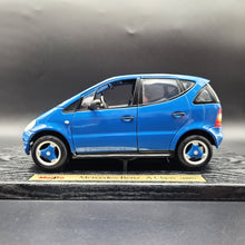 Load image into Gallery viewer, Maisto 1997 Mercedes-Benz A-Class Blue #31841 1:18 Die Cast Car
