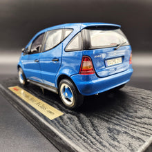 Load image into Gallery viewer, Maisto 1997 Mercedes-Benz A-Class Blue #31841 1:18 Die Cast Car

