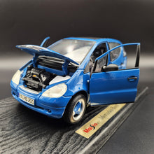 Load image into Gallery viewer, Maisto 1997 Mercedes-Benz A-Class Blue #31841 1:18 Die Cast Car
