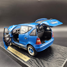 Load image into Gallery viewer, Maisto 1997 Mercedes-Benz A-Class Blue #31841 1:18 Die Cast Car
