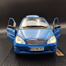 Load image into Gallery viewer, Maisto 1997 Mercedes-Benz A-Class Blue #31841 1:18 Die Cast Car
