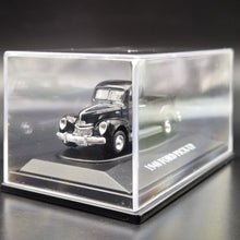 Load image into Gallery viewer, Motormax 1940 Ford Pick Up American Classics Premium Collection 1:87 Model
