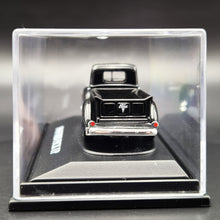 Load image into Gallery viewer, Motormax 1940 Ford Pick Up American Classics Premium Collection 1:87 Model
