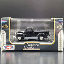 Load image into Gallery viewer, Motormax 1940 Ford Pick Up American Classics Premium Collection 1:87 Model
