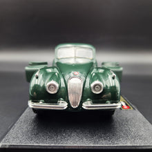 Load image into Gallery viewer, Bburago Jaguar XK120 Coupe (1948) Green #1508 1:24 Die Cast Car
