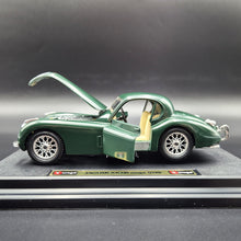 Load image into Gallery viewer, Bburago Jaguar XK120 Coupe (1948) Green #1508 1:24 Die Cast Car
