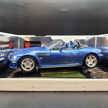 Load image into Gallery viewer, Bburago BMW M Roadster 1996 Blue #3349 1:18 Gold Collection Die Cast Car
