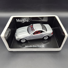 Load image into Gallery viewer, Maisto 1996 Mercedes-Benz SLK 230 Cabriolet Silver #31838 1:18 Die Cast Car
