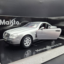 Load image into Gallery viewer, Maisto 1996 Mercedes-Benz SLK 230 Cabriolet Silver #31838 1:18 Die Cast Car
