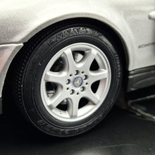 Load image into Gallery viewer, Maisto 1996 Mercedes-Benz SLK 230 Cabriolet Silver #31838 1:18 Die Cast Car
