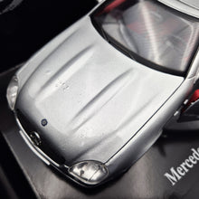 Load image into Gallery viewer, Maisto 1996 Mercedes-Benz SLK 230 Cabriolet Silver #31838 1:18 Die Cast Car
