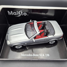 Load image into Gallery viewer, Maisto 1996 Mercedes-Benz SLK 230 Cabriolet Silver #31838 1:18 Die Cast Car
