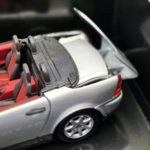 Load image into Gallery viewer, Maisto 1996 Mercedes-Benz SLK 230 Cabriolet Silver #31838 1:18 Die Cast Car
