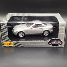 Load image into Gallery viewer, Maisto 1996 Mercedes-Benz SLK 230 Cabriolet Silver #31838 1:18 Die Cast Car
