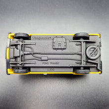 Load image into Gallery viewer, Vanguards 1965 Ford Transit Mk1 Van Telecommunications Set #VA06604 1:43 Limited Edition
