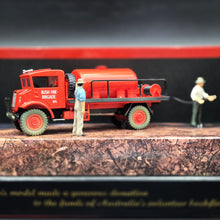 Load image into Gallery viewer, Trax - Trux 1940’s Chevrolet Blitz Wagon – Fire Fighting Tanker #F0F1 1:50 Die Cast Model/Diorama Gift Box