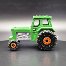 Load image into Gallery viewer, Matchbox 1989 Ford Tractor MP-107 Green Matchbox Farm Set 3 Pack Loose
