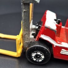 Load image into Gallery viewer, Matchbox 1976 Fork Lift Truck Red MB15 Superfast 1-75 Series
