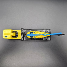 Load image into Gallery viewer, Hot Wheels 2013 Copter Chase Transporter &amp; Propper Chopper - Truck &amp; Helicopter Trackin&#39; Trucks
