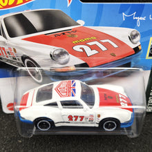 Load image into Gallery viewer, Hot Wheels 2023 '71 Porsche 911 White #126 Retro Racers 9/10 New