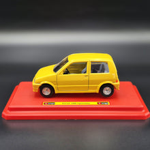 Load image into Gallery viewer, Bburago 1995 Fiat 500 Sporting (Cinquecento) Yellow #0194 1:24 Super Car Collection Diecast
