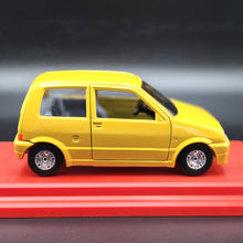 Load image into Gallery viewer, Bburago 1995 Fiat 500 Sporting (Cinquecento) Yellow #0194 1:24 Super Car Collection Diecast

