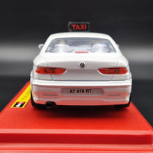 Load image into Gallery viewer, Bburago 2002 Alfa Romeo 156 Taxi White #0122 1:24 Super Car Collection Diecast

