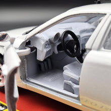 Load image into Gallery viewer, Bburago 2002 Alfa Romeo 156 Taxi White #0122 1:24 Super Car Collection Diecast
