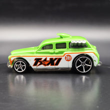 Load image into Gallery viewer, Hot Wheels 2009 Cockney Cab II Green #112 HW City Works 6/10
