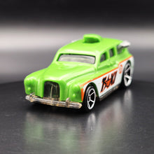 Load image into Gallery viewer, Hot Wheels 2009 Cockney Cab II Green #112 HW City Works 6/10