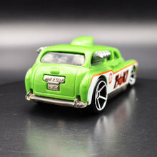 Load image into Gallery viewer, Hot Wheels 2009 Cockney Cab II Green #112 HW City Works 6/10