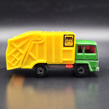 Load image into Gallery viewer, Matchbox 1987 Refuse Truck Green #36 Matchbox 1-75 Superfast - Front Axle Bent