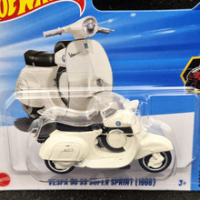 Load image into Gallery viewer, Hot Wheels 2025 Vespa 90 SS Super Sprint (1966) White #177 HW Moto 2/5 New