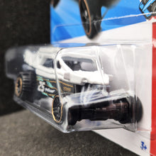 Load image into Gallery viewer, Hot Wheels 2025 Dune It Up White #92 Track Aces 2/5 New Long Card