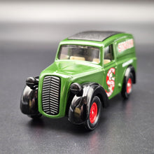 Load image into Gallery viewer, Lledo Days Gone/Vanguards 1950 Morris Z Van - Singer Sewing Machine #58009 Diecast