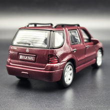 Load image into Gallery viewer, Smart Toys 2000 Mercedes-Benz ML430 Maroon 1:34 Diecast Car