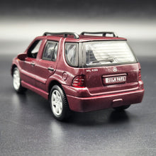 Load image into Gallery viewer, Smart Toys 2000 Mercedes-Benz ML430 Maroon 1:34 Diecast Car