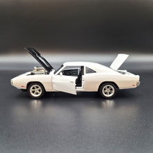 Load image into Gallery viewer, Explorafind 1969 Dodge Charger 500 White 1:32 Die Cast Car