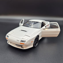 Load image into Gallery viewer, Explorafind 1989 Mazda RX-7 White 1:24 Die Cast Car