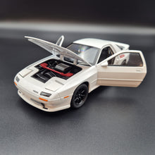 Load image into Gallery viewer, Explorafind 1989 Mazda RX-7 White 1:24 Die Cast Car