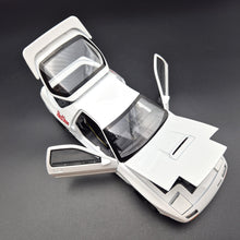 Load image into Gallery viewer, Explorafind 1989 Mazda RX-7 White 1:24 Die Cast Car