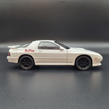 Load image into Gallery viewer, Explorafind 1989 Mazda RX-7 White 1:24 Die Cast Car